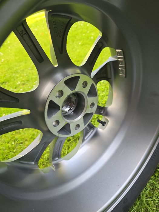 Felgi aluminiowe z letnimi oponami  205/55 R16 ET25