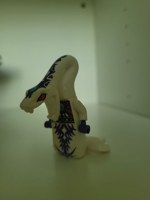 Figurka Lego Ninjago. Pythor Chumsworth w wersji białej