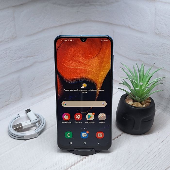 Продам телефон Samsung A50 4/64Gb NFC в гарному стані