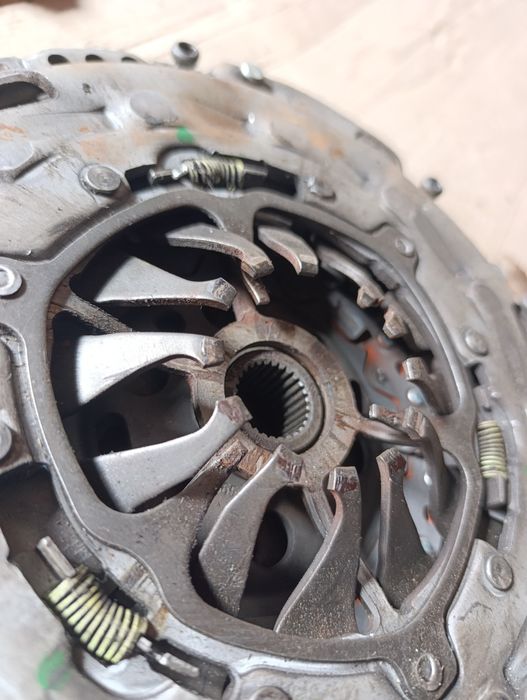 Зчеплення двомасовий демпферний маховик  LUK  415 0250 10 VW 1.9 tdi