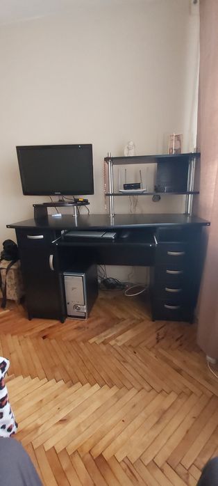 Комп'ютерний стіл