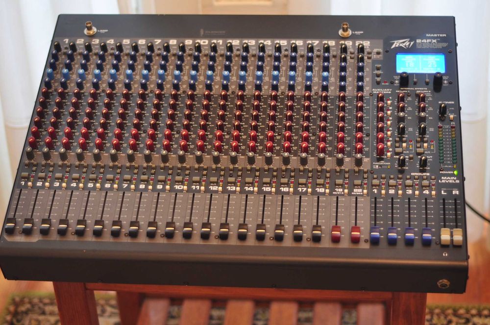 mesa de som Peavey 24 FX em excelente estado, como nova