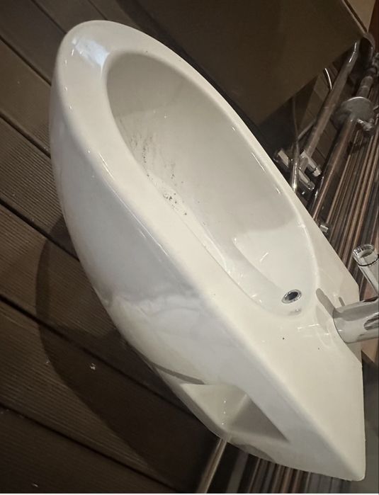 Bide suspenso em branco brilhante