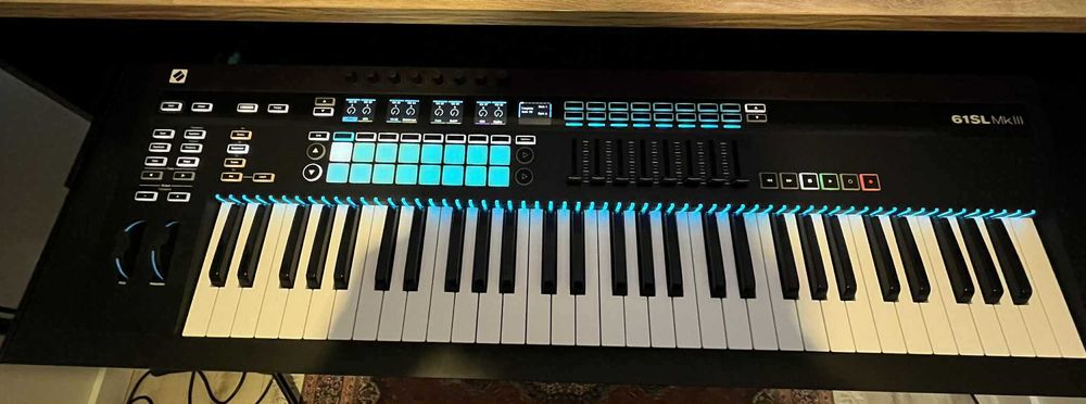 Klawiatura sterująca MIDI z sekwencerem Novation 61SL MKIII Masterkeyb