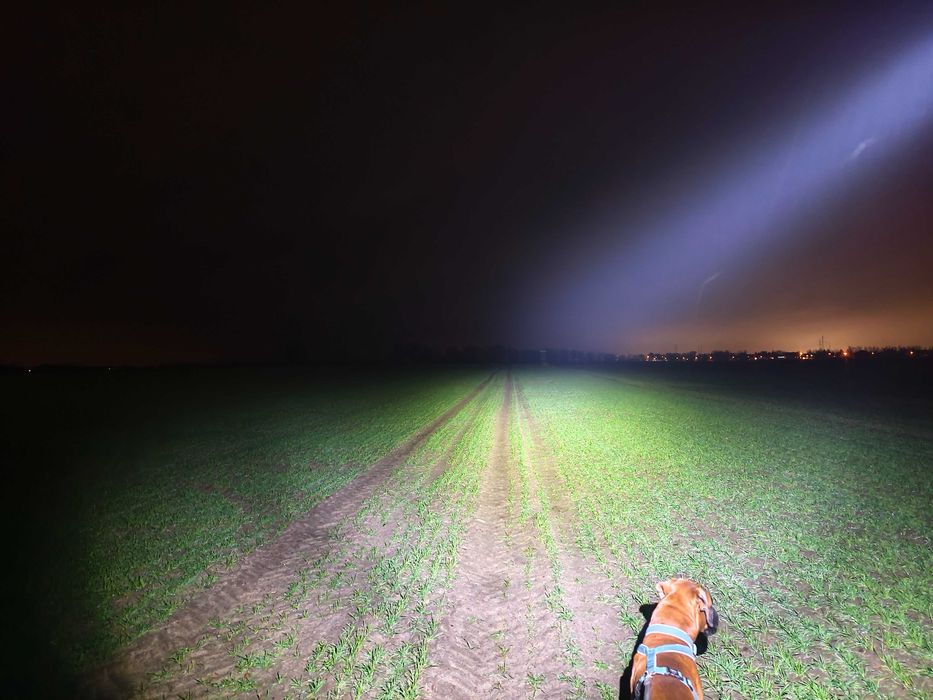 4-diodowa latarka, poręczna, zbalansowana, poprawiona, 4500LM, ->500m