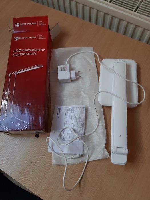 LED світильник настільний частково не робочий