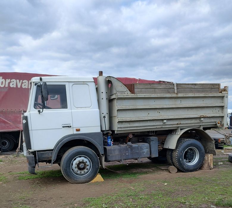 Пісок мучка камінь щебінь земля дрова жом