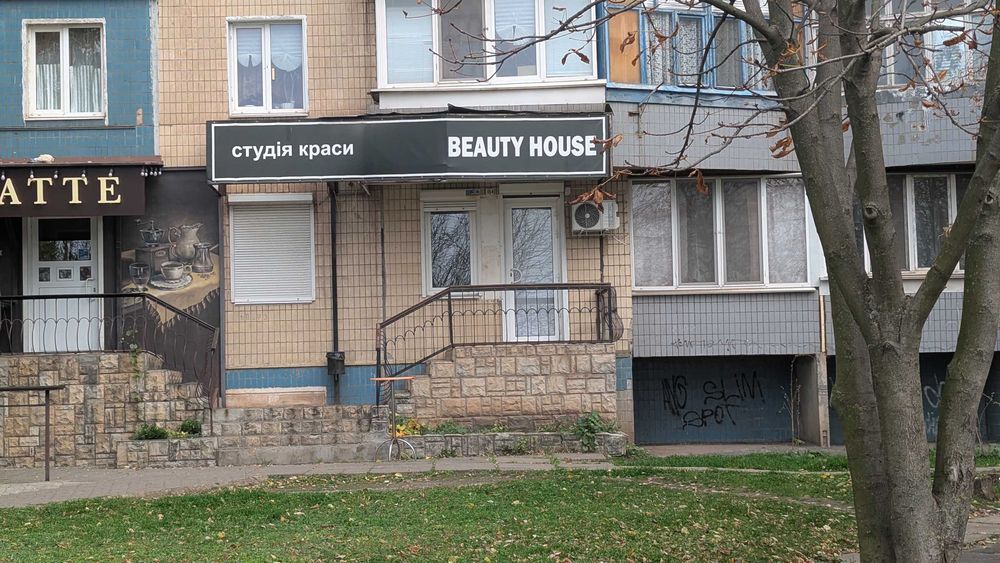 Продаж(розтрочка )приміщення з гарним ремонтом по вул.Лісового 37 . Площа 34 м2