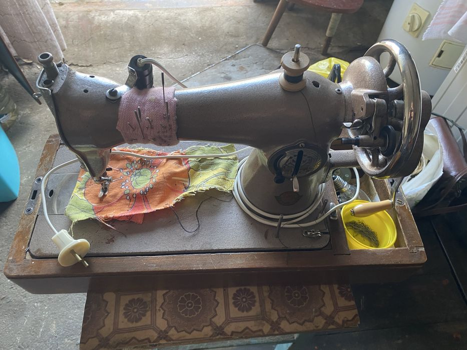 Швейна машинка зінгер робоча