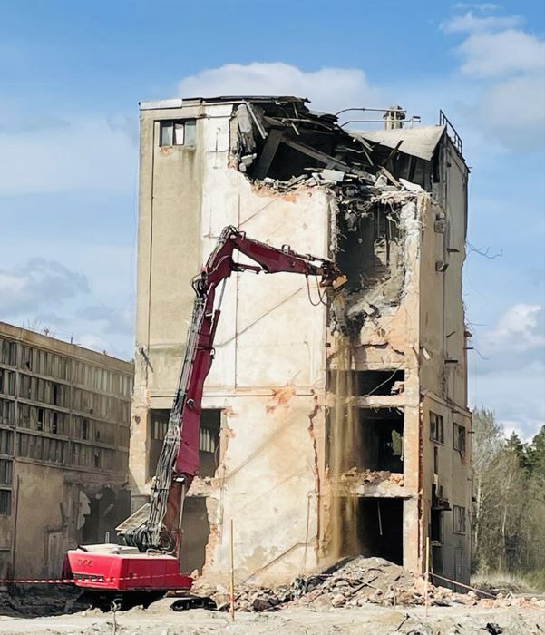 Wynajem koparki wyburzeniowej dlugie ramie wyburzenia uslugi transport