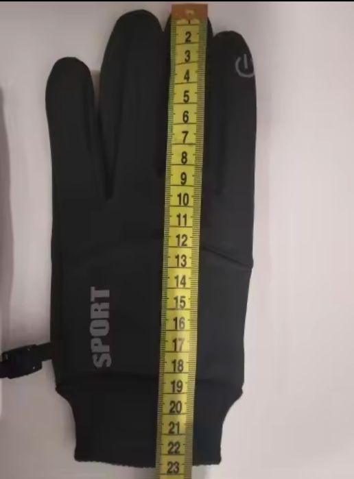 Спортивные перчатки с сенсорным пальцем.