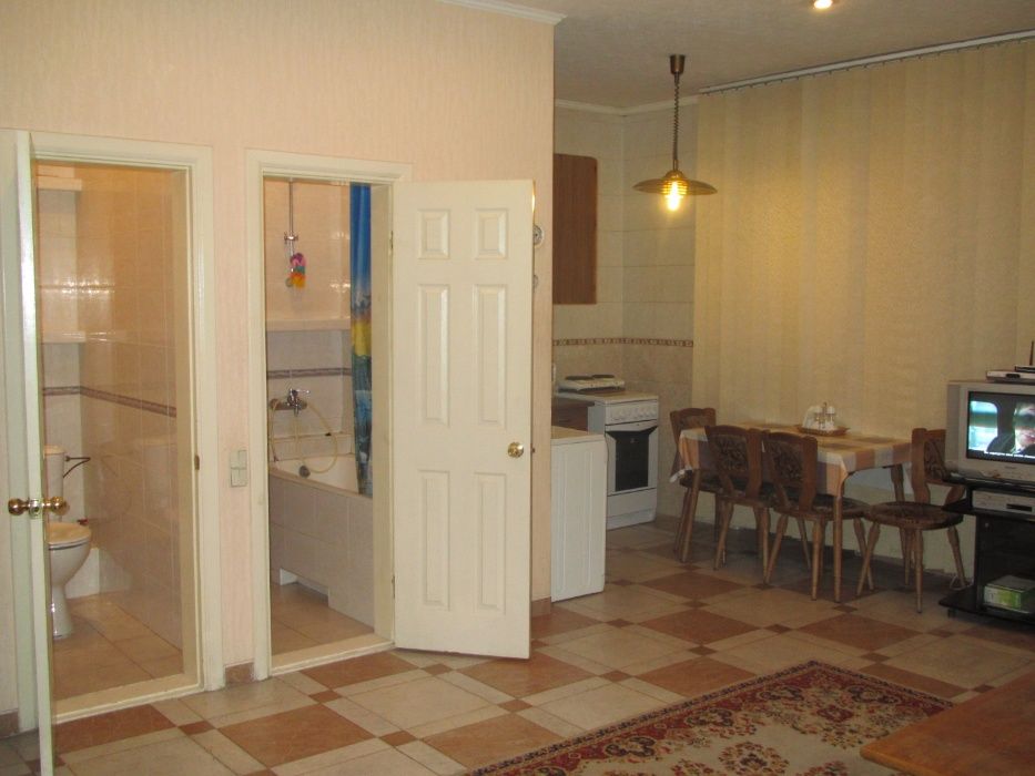 Продаж 2 кімнатної Басейна 7, біля Хрещатика. Елітний, клубний дім.