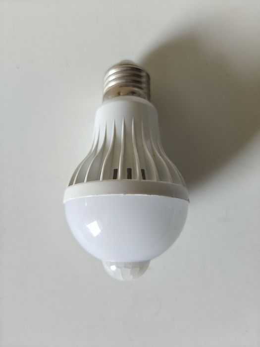 Лампа з детектором руху 9w