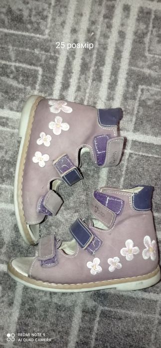 Віддам взуття розмір 23,23,27