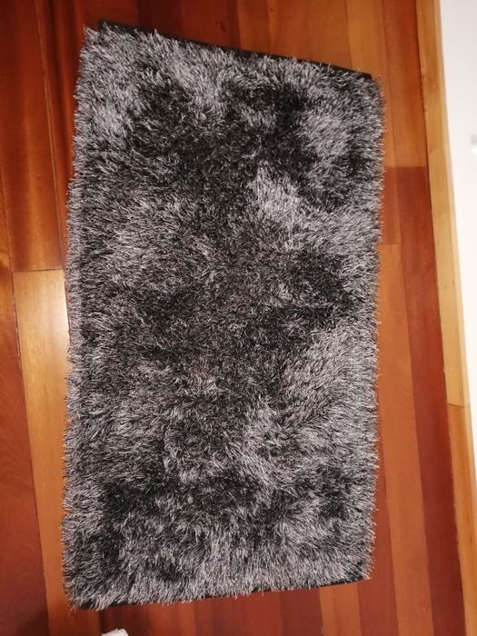 Tapete preto e branco