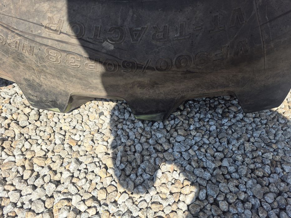 Opona 900/60R38 Bridgestone.