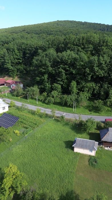 Продаж земельної ділянки в Карпатах у центрі с. Шешори 17 сот. Під будівництво фасадна до центральної дороги Хороший варіант під комерцію Без комісії!