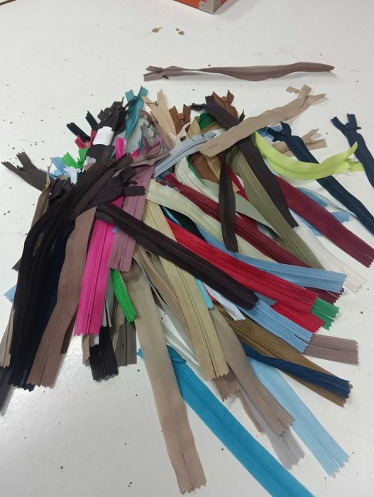 Cem fechos invisíveis de varias cores todo de ,20cm