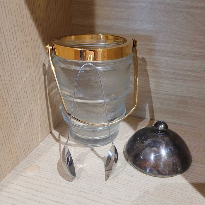 Pojemnik, wiaderko na lód