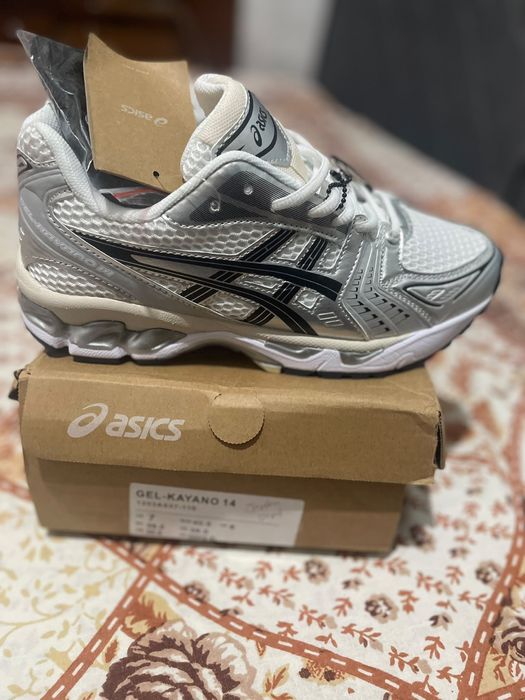 ASICS Gel-Kayano 14 com fatura