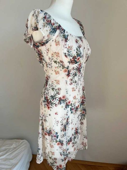 Sukienka biała jasna w kwiaty z podszewką Orsay