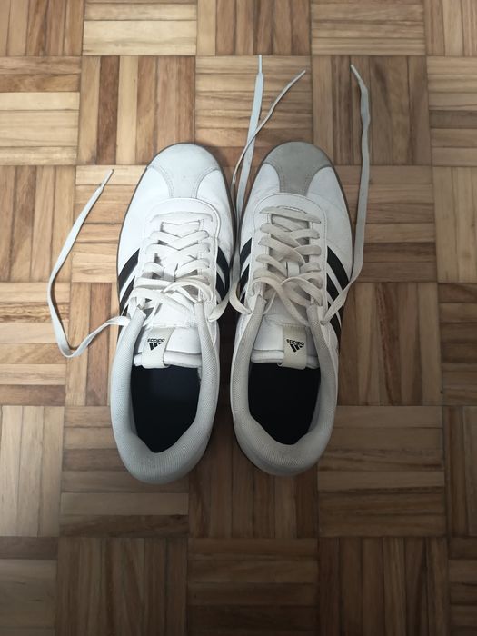 Sapatilhas brancas adidas