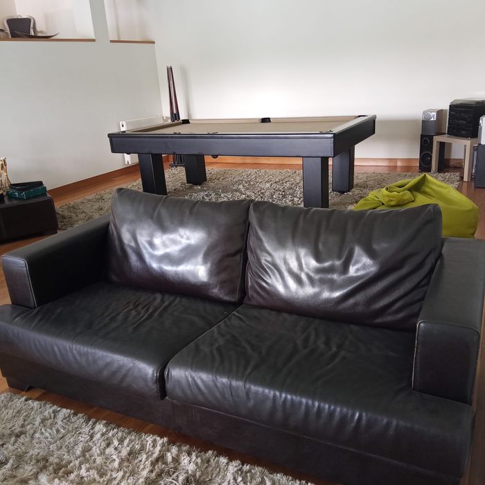 Sofa castanho em pele