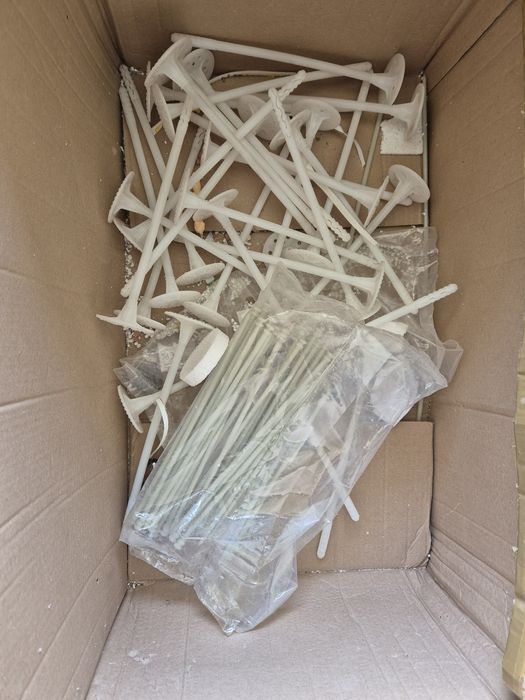 Kołki do styropianu 25cm resztki