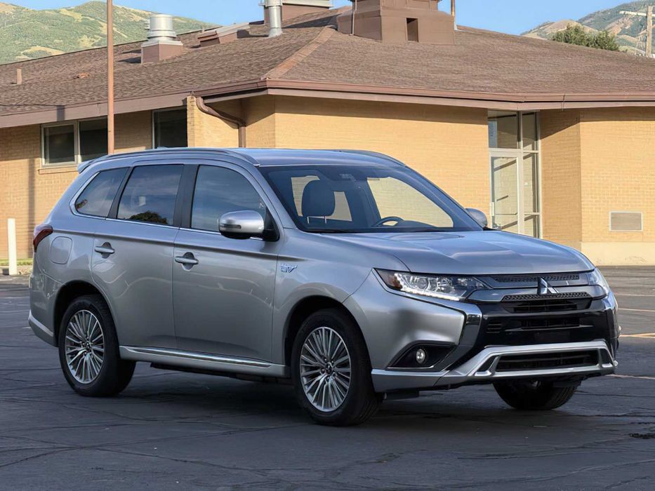 Mitsubishi Outlander PHEV SEL      2022