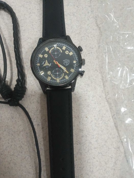 Часы с амулетом и браслетом