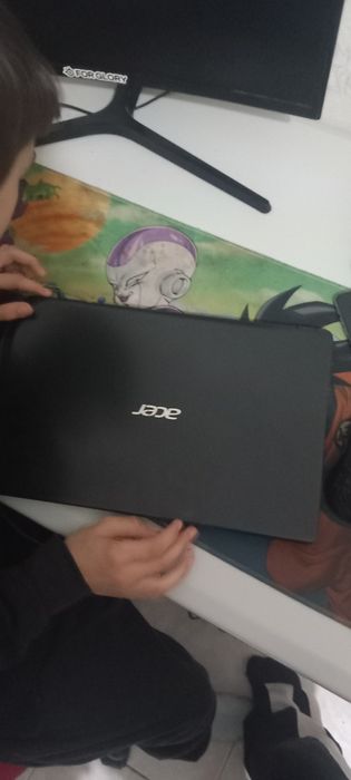 Computador acer.440316365542543360