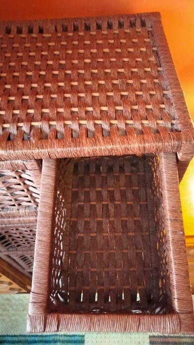 Móvel de vime com 5 gavetas