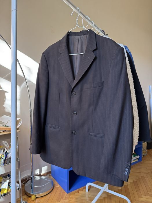 Піджак з чоловічого плеча шоколадного кольору