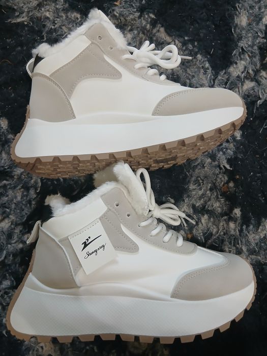 Нові зимові кросівки