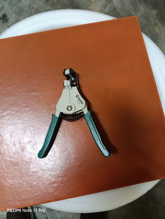 Alicate descascador.