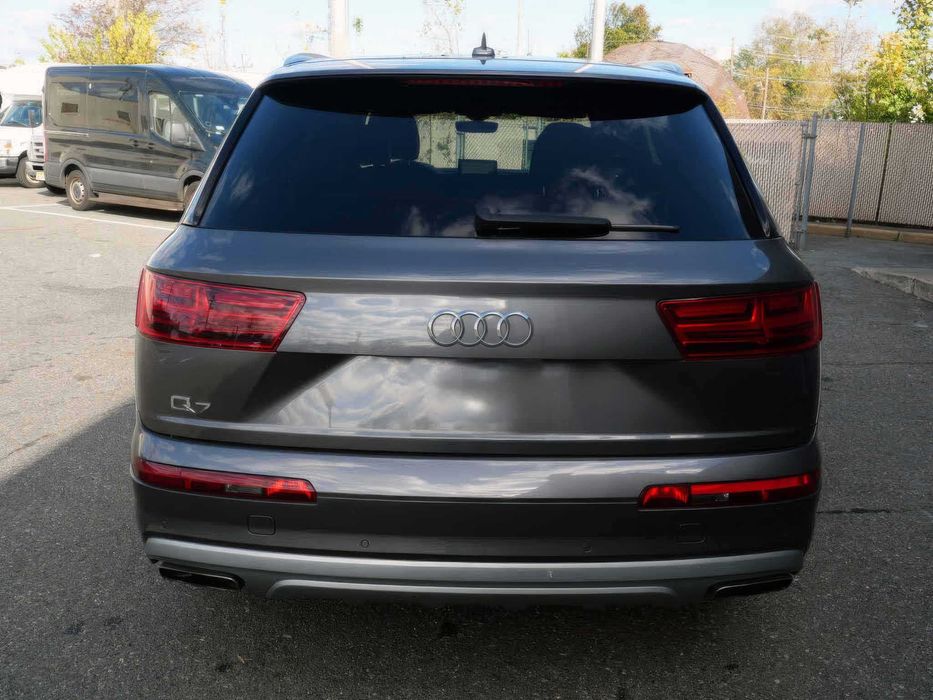 Audi Q7 55 quattro SE Premium Plus      2019