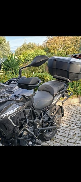 Mota benelli TRK502 de 2025