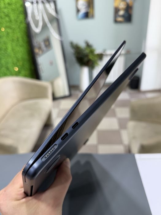 MacBook Air 13, M4, Black, 16/256, 2025, как новый (14 циклов) полный комплект