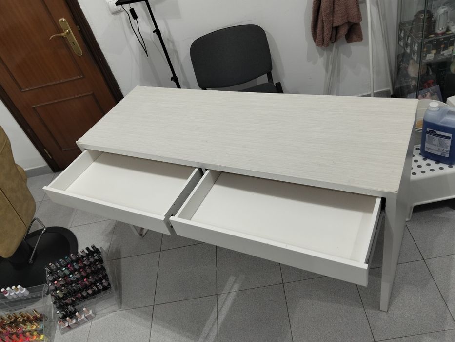 Mesa de escritório branca – 2 gavetas