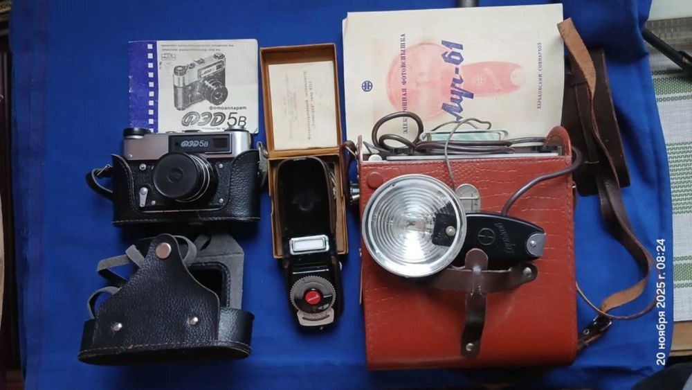 Фотоаппарат ФЭД-5в с  фотовспышкой и ретро экспонометром "Ленинград"