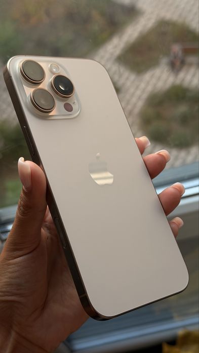 iPhone 16 Pro Max Gold