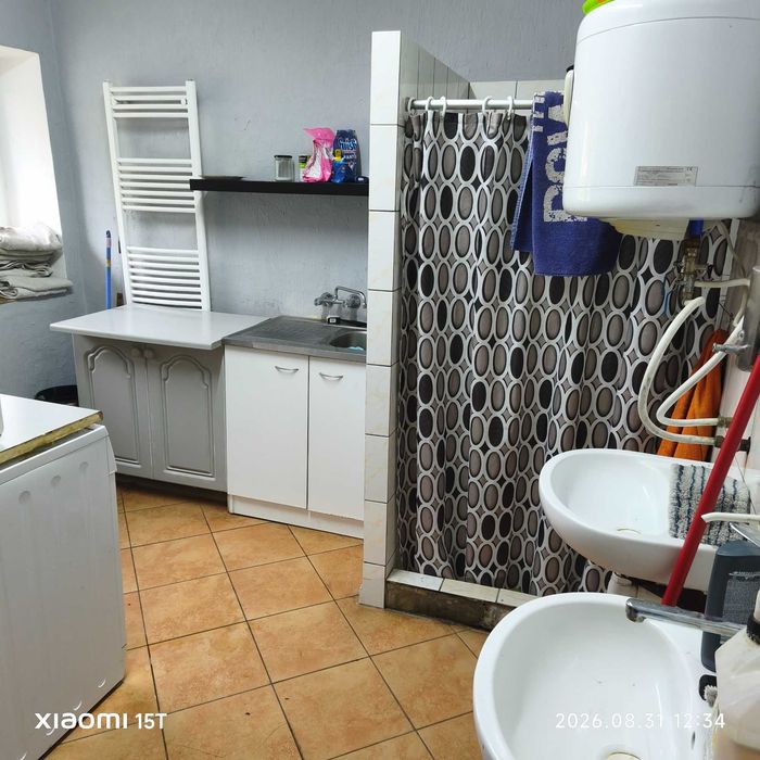Magazyn, Hala 1500 metrów kwadratowych, 8 wjazdów..