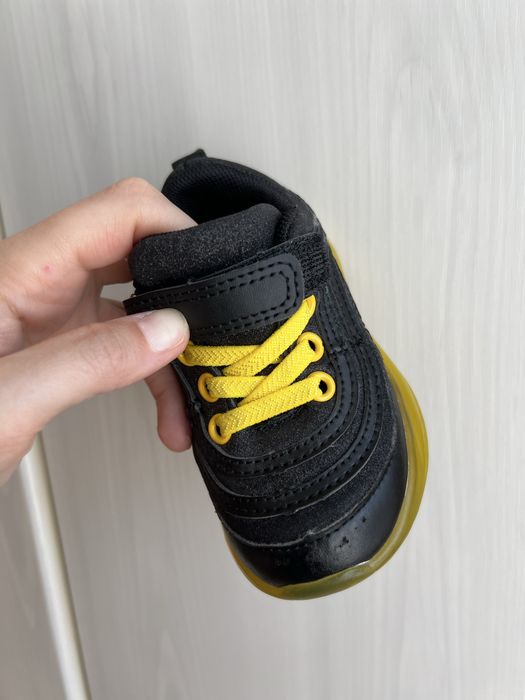 Кросівки дитячі, світяться