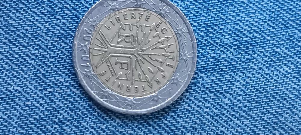 Moedas de 2 euros com erros de cunhagem