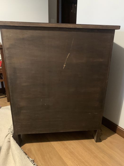 Móvel tipo camiseiro