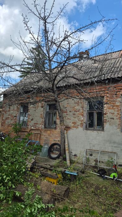 Продам  садибу під реконструкцію на  9 сот