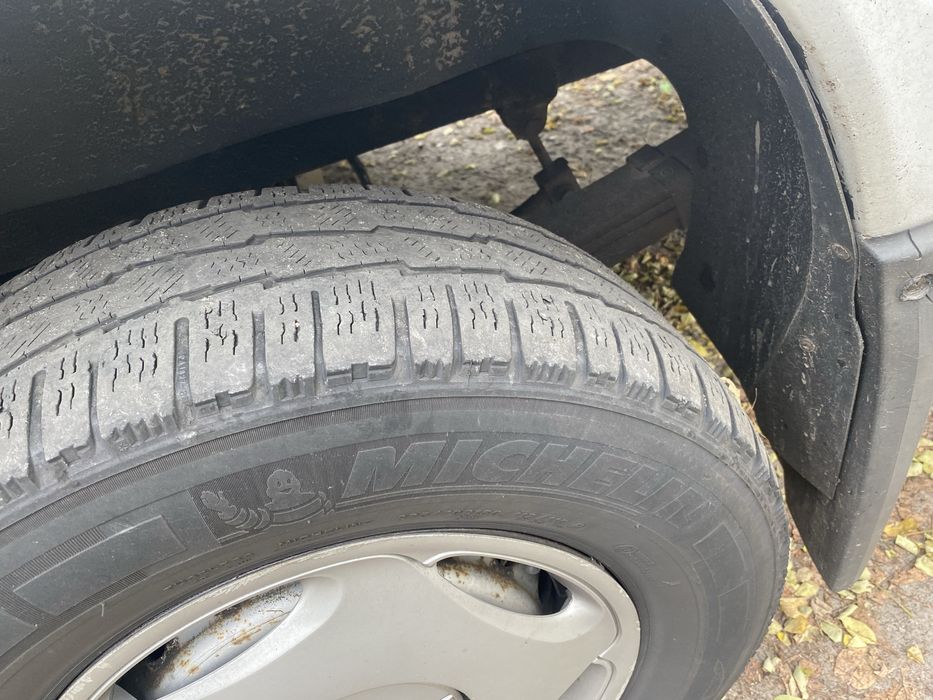 Резіна мішелін 225/70 15с