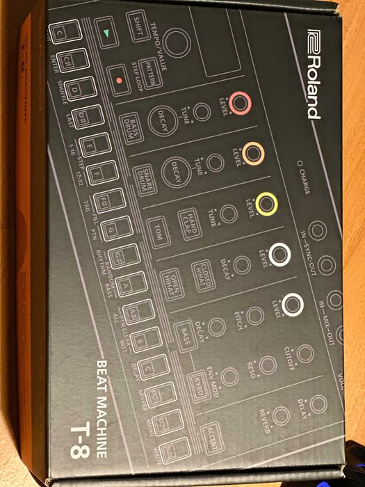 Roland Aira J6 T8