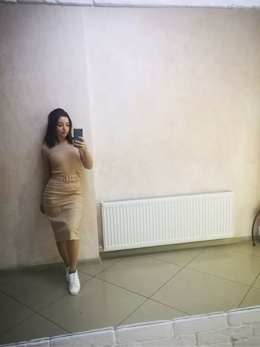 Бежева спідниця олівець