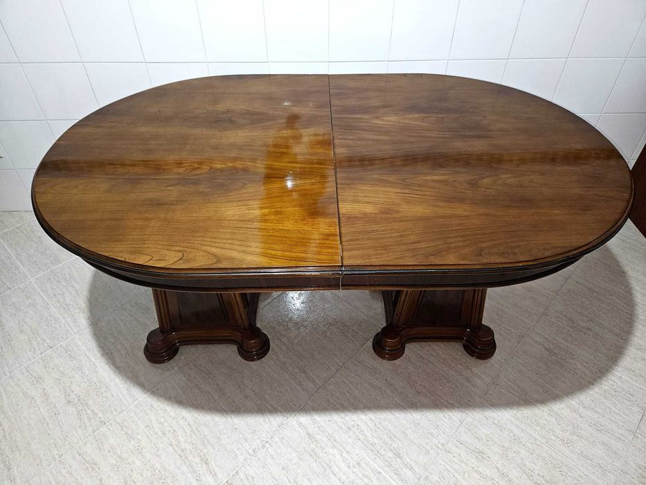 Mesa de jantar desdobrável + 8 cadeiras